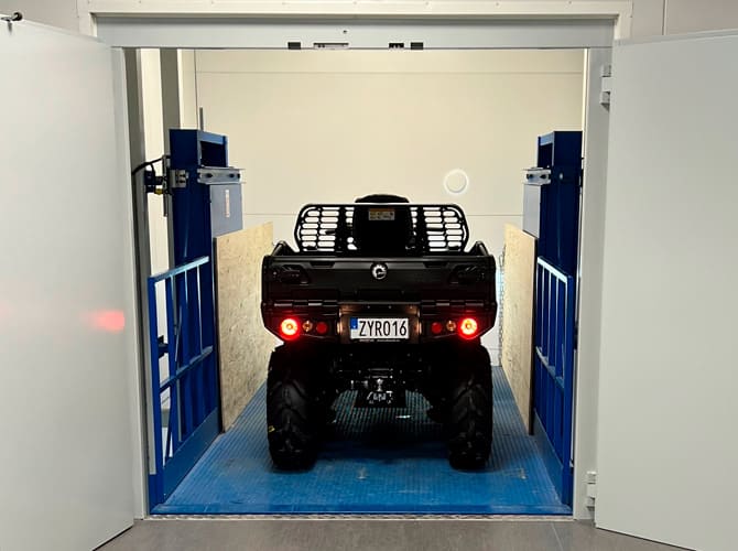 Translyft goods lift with vehicle